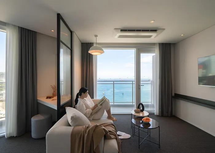 Hotel Urbanstay Songdo 4*